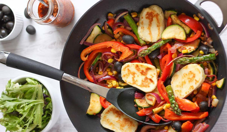 Mediterrane Gemüsepfanne mit Halloumi