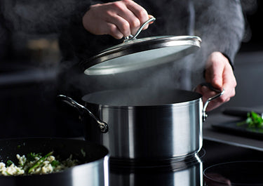 Circulon Kochtopf auf einem Induktionsherd