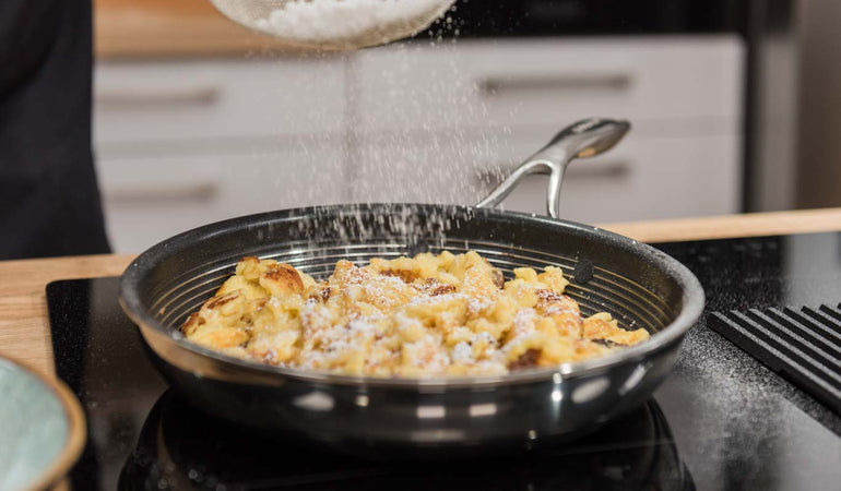 Honig-Kaiserschmarrn aus der Pfanne